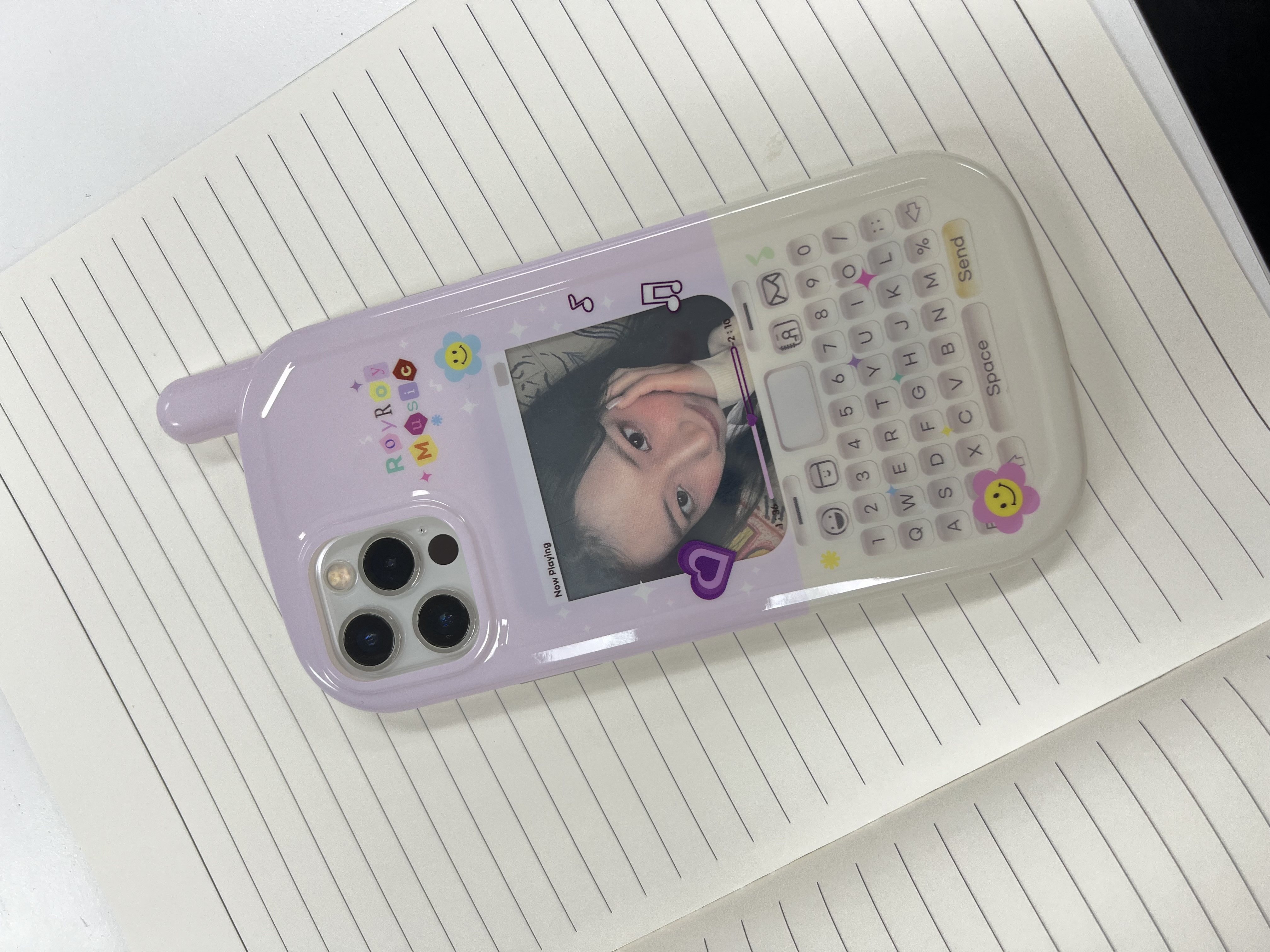 폰케이스 바꿨어용